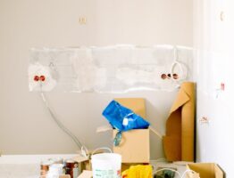 Cicha ściana, która grzeje i chłodzi – gliniany tynk z matą kapilarną jako dekor i klimatyzacja w jednym