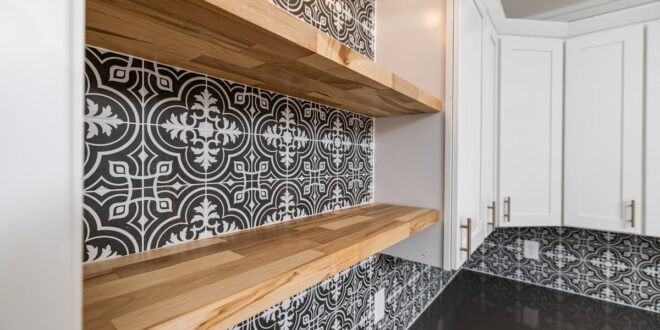 24 V DC w domu: bezpieczna mikro-sieć dla świateł, rolet i ładowarek zasilana z balkonu