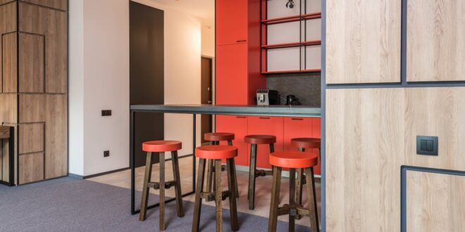 Szafy i ściany z wkładami PCM: meble, które magazynują ciepło i chłód w mieszkaniu