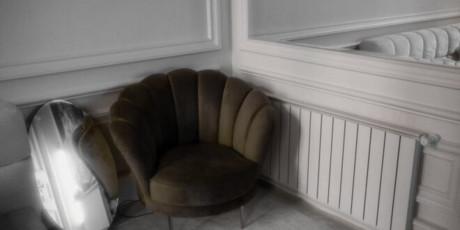 Listwy przypodłogowe 3w1: ukryta wentylacja wyporowa, magistrala 48 V DC i światłowód w jednym systemie