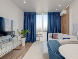 Sufitowy kręgosłup mieszkania: szynowy system 24 V DC, który przesuwa meble, światło i akustykę w kilka sekund