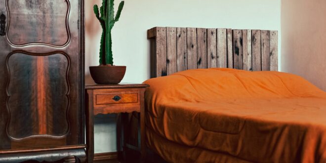 Meble higroskopijne z gliny i włókien roślinnych – dom, który sam reguluje wilgoć i temperaturę