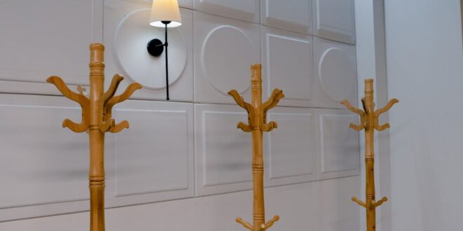 Ciche, oddychające i lekkie – meble oraz panele z grzybni do salonu, kuchni i domowego biura