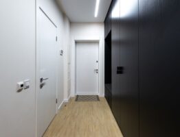 Jak zaprojektować szafę w wąskim przedpokoju – poradnik krok po kroku